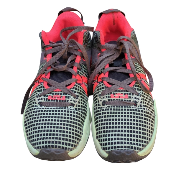 Nike LeBron Witness 7 VII Crimson Alligator Volt 2022, Basketball Sneaker Size 8 - Picture 3 of 13